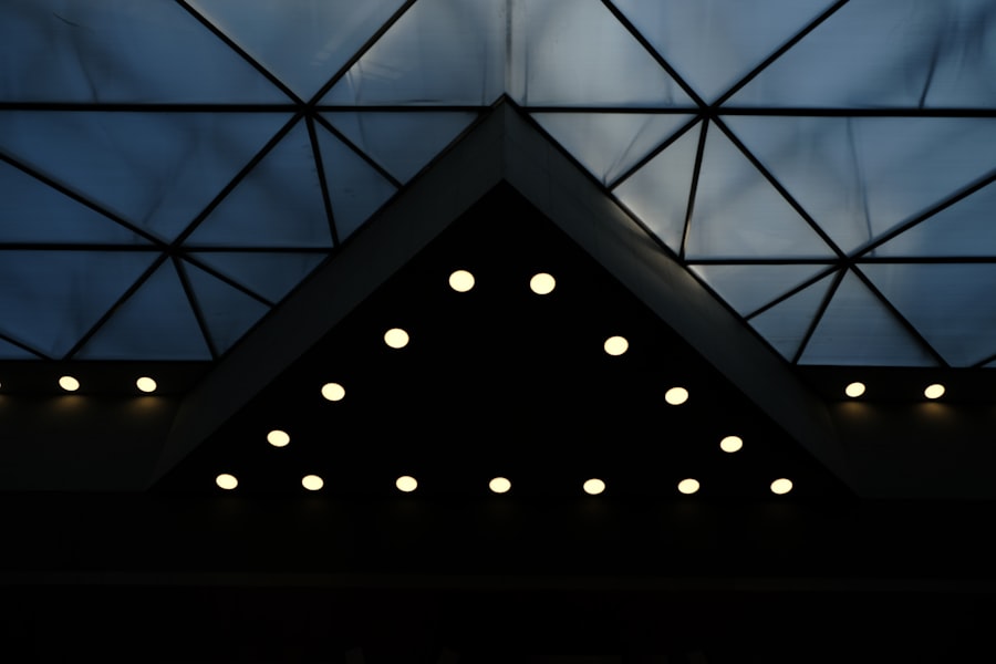 Aménagement de combles avec modification de toiture Photo Attic conversion